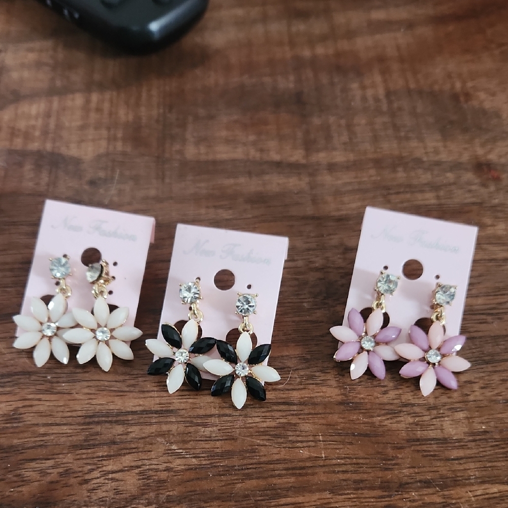 3 Pair Fashion Jewelry Floral Earrings Set - Black, White, Pink